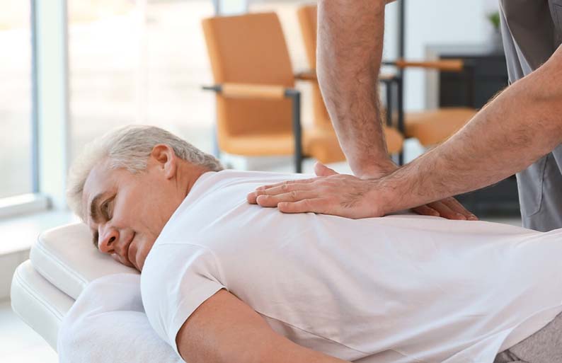 Почему старикам нельзя делать силовой массаж?